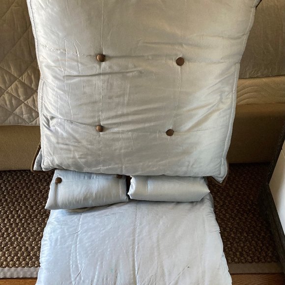 Restoration Hardware Bedding Restoration Hardware Tufted Silk Quilt